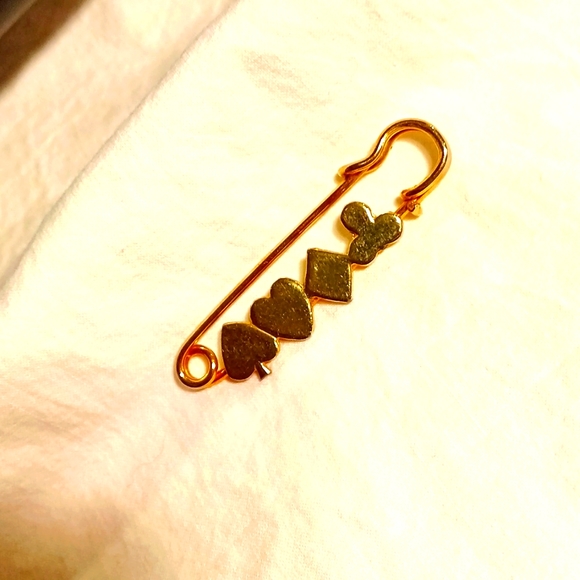 Card suit pin Spades♠️ Heart♥️ Diamond♦️ Club♣️ - Picture 2 of 5